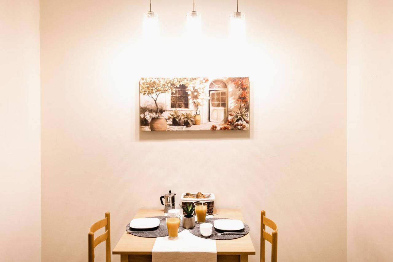 Downtown Charm With Balcony And Garden View Appartement Boedapest Buitenkant foto