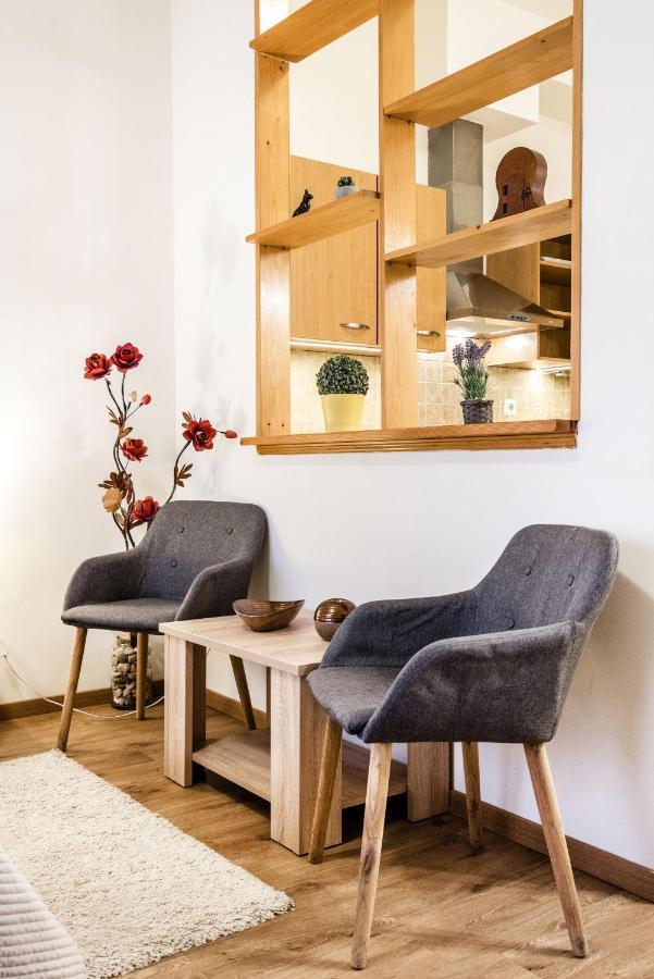 Downtown Charm With Balcony And Garden View Appartement Boedapest Buitenkant foto